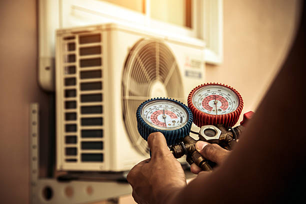 Professional Hvac technician working in Aurora, NE